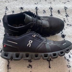 On Running Cloud shoe, black Women’s 8.5